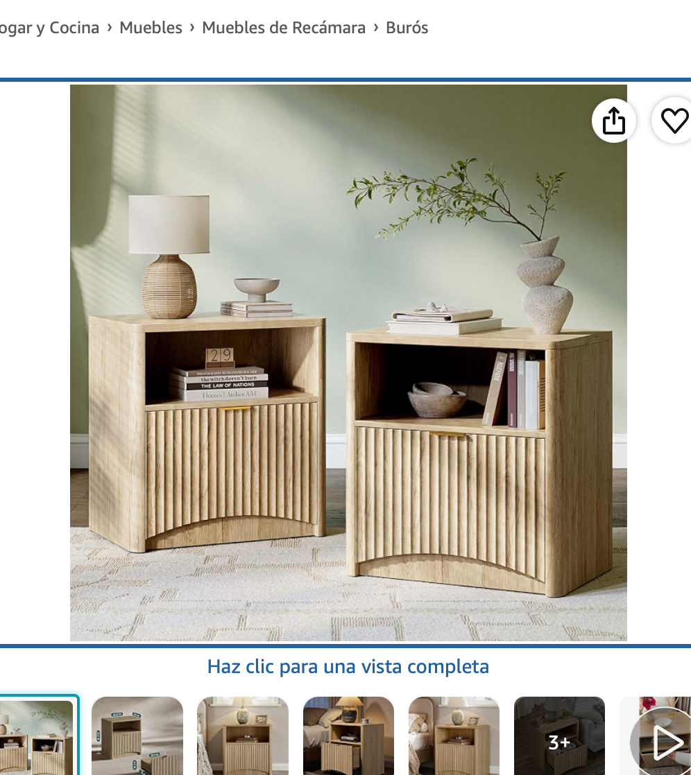 Las dos mesitas de noche de madera natural y frentes acanalados mostradas en Amazon